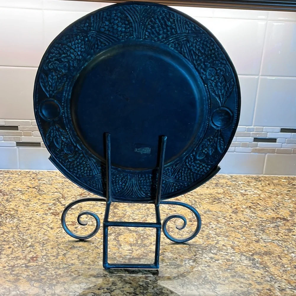 Elegant Iron Decorative Plate & Stand - Picture 5 of 12
